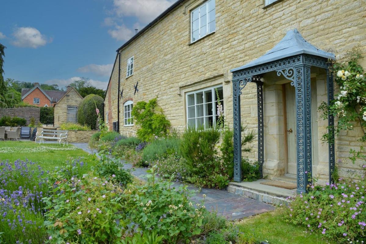 Beautiful Cotswold Farmhouse With Hot Tub Manchester Exteriör bild