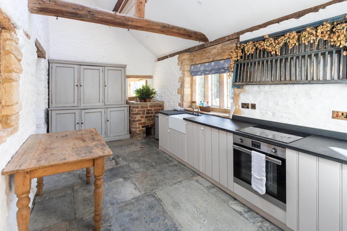 Beautiful Cotswold Farmhouse With Hot Tub Manchester Exteriör bild