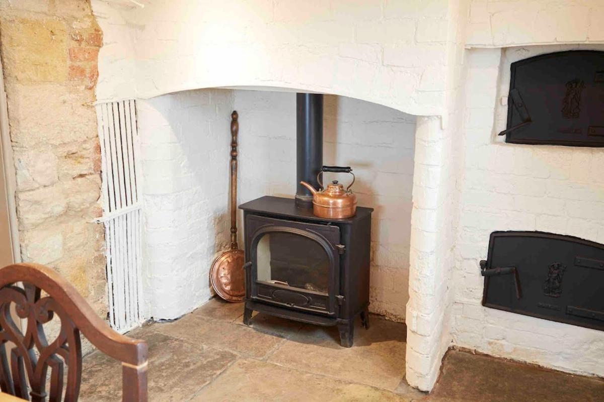 Beautiful Cotswold Farmhouse With Hot Tub Manchester Exteriör bild