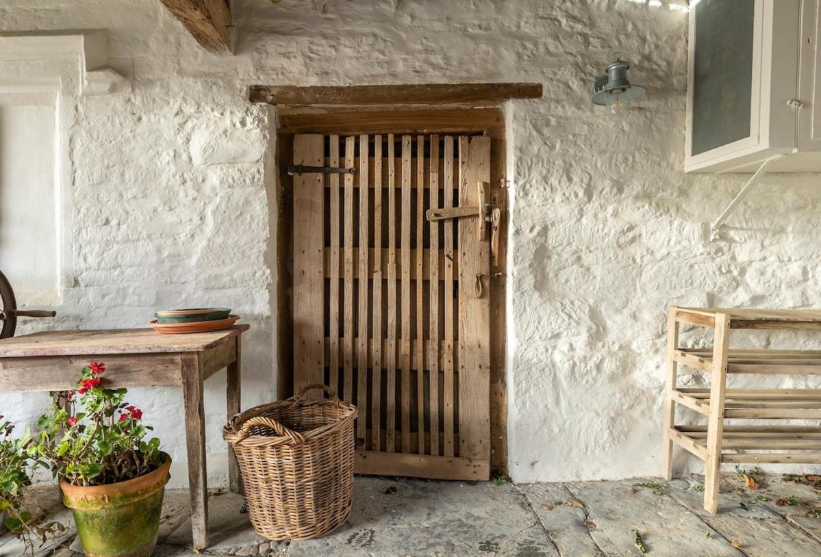 Beautiful Cotswold Farmhouse With Hot Tub Manchester Exteriör bild