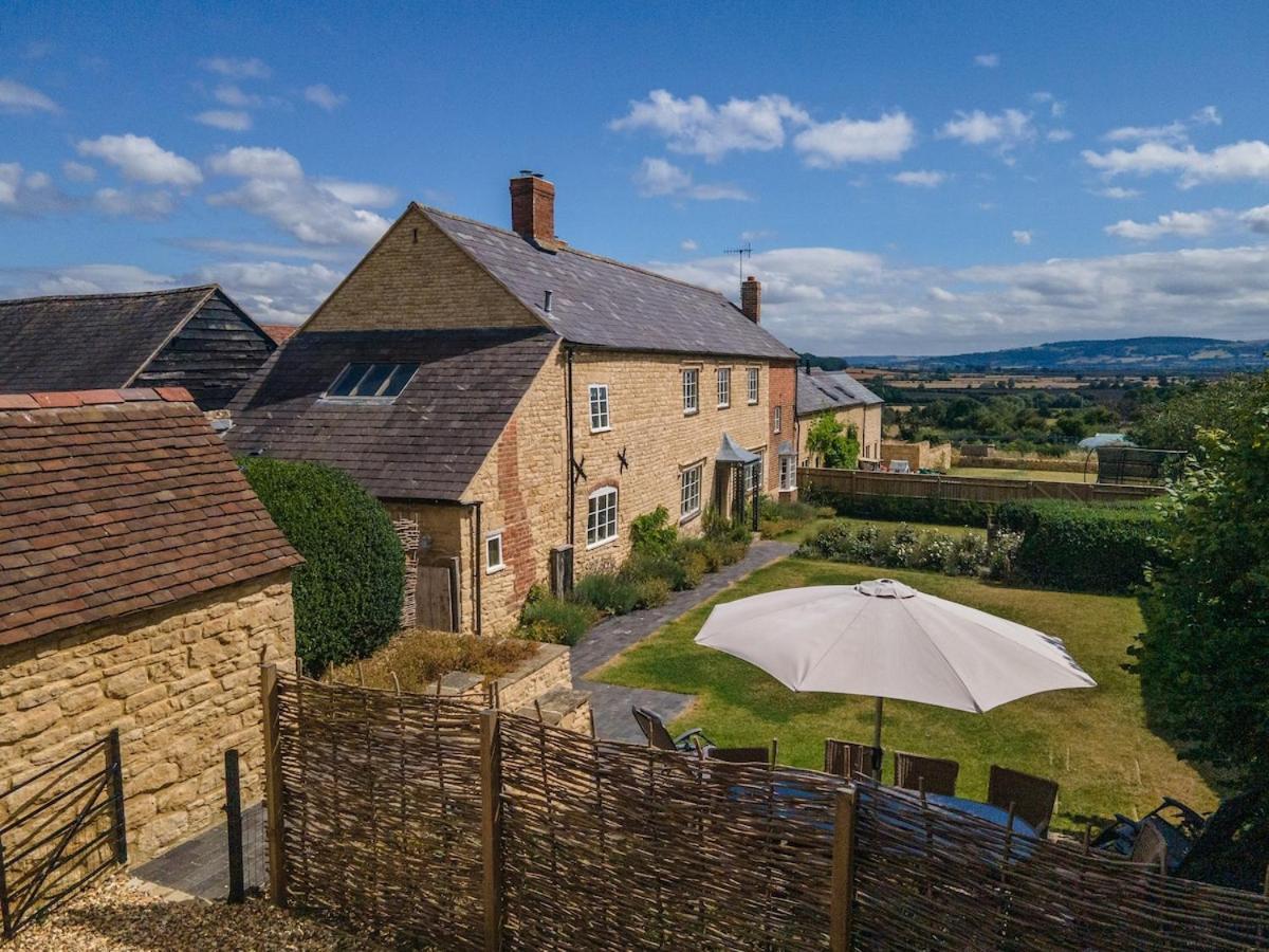 Beautiful Cotswold Farmhouse With Hot Tub Manchester Exteriör bild
