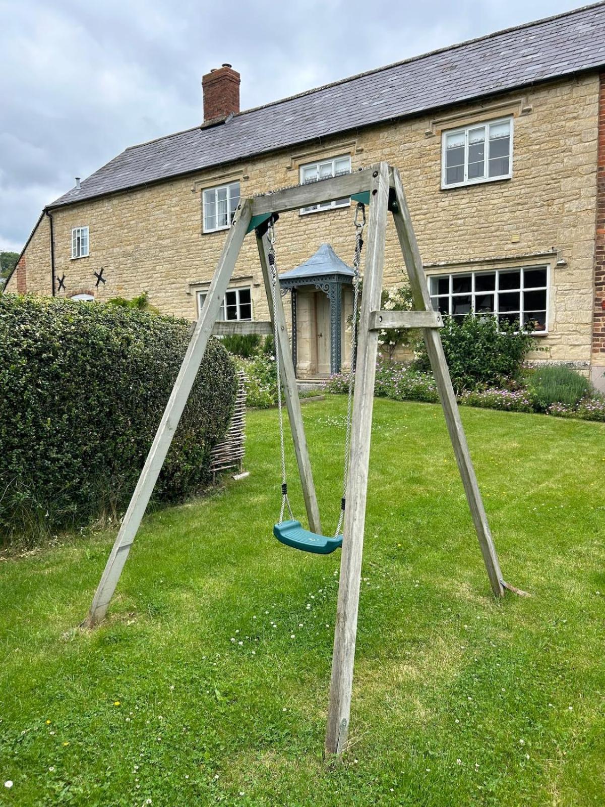 Beautiful Cotswold Farmhouse With Hot Tub Manchester Exteriör bild